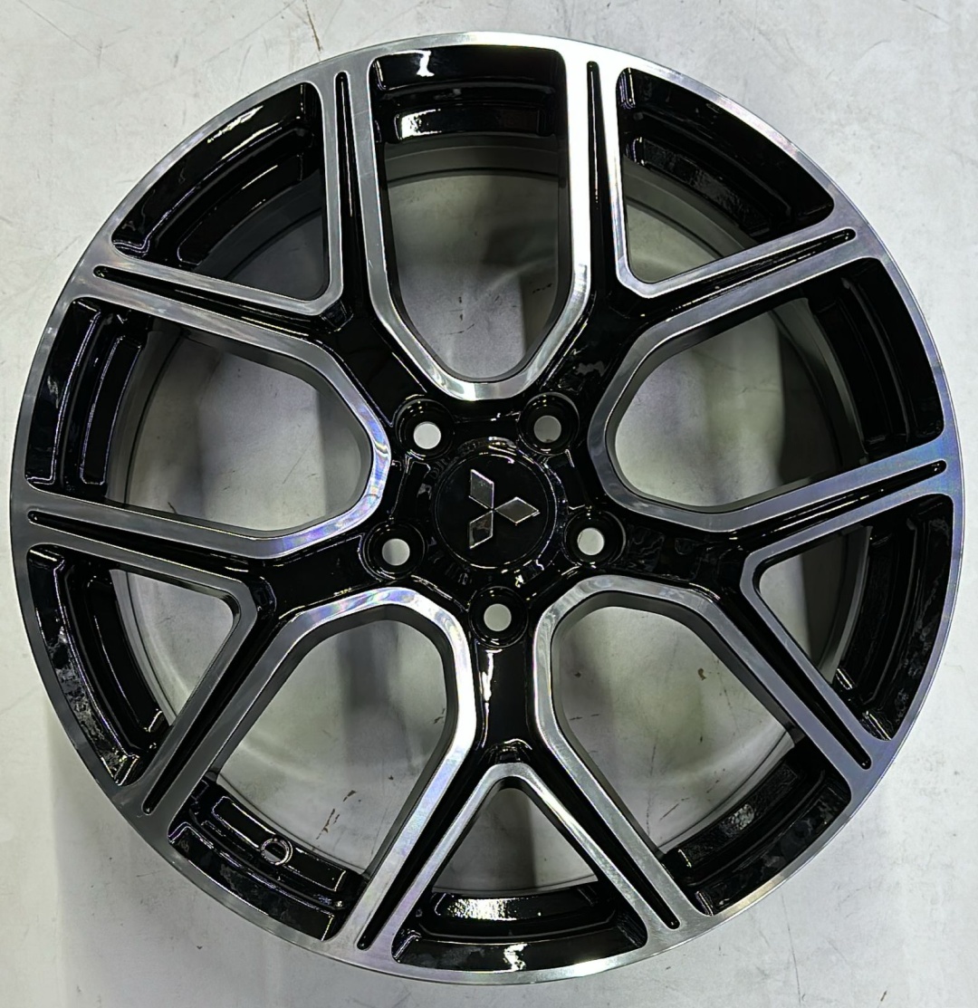 Mitsubishi Mitsubishi 021 7x18/5x114.3 D67.1 ET38 4 диска черный, серебристый