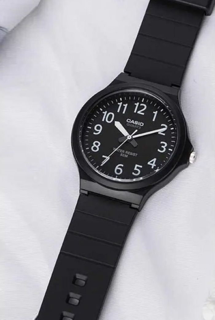 Кварцевые CASIO MW-240-1BVDF пластик