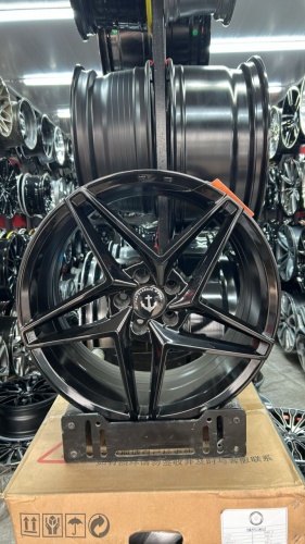 LKN Lkn479643 8x18/5x108 D67.1 ET38 4 диска черный