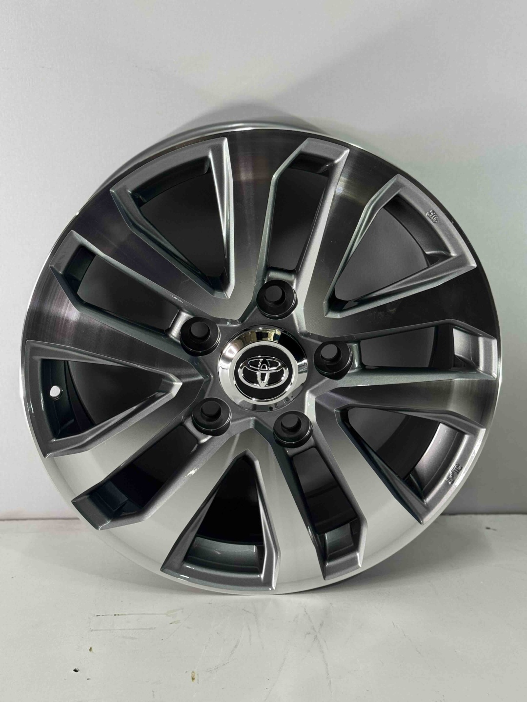Toyota fbx316 8x18/5x150 D110.1 ET58 4 диска серебристый, графит