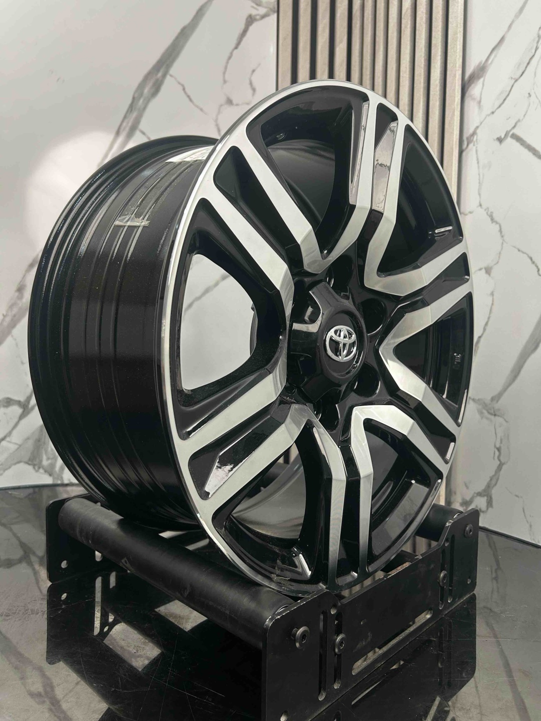 Top Grade EXPFBX311 7.5x17/6x139.7 D106.1 ET30 4 диска серебристый, черный
