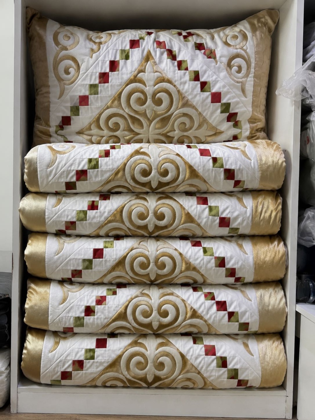 Комплект корпе с подушками 220x80 см, вата, золотистый