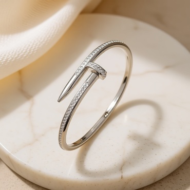 Sanaya длина 18 см бижутерный сплав, титан, фианит