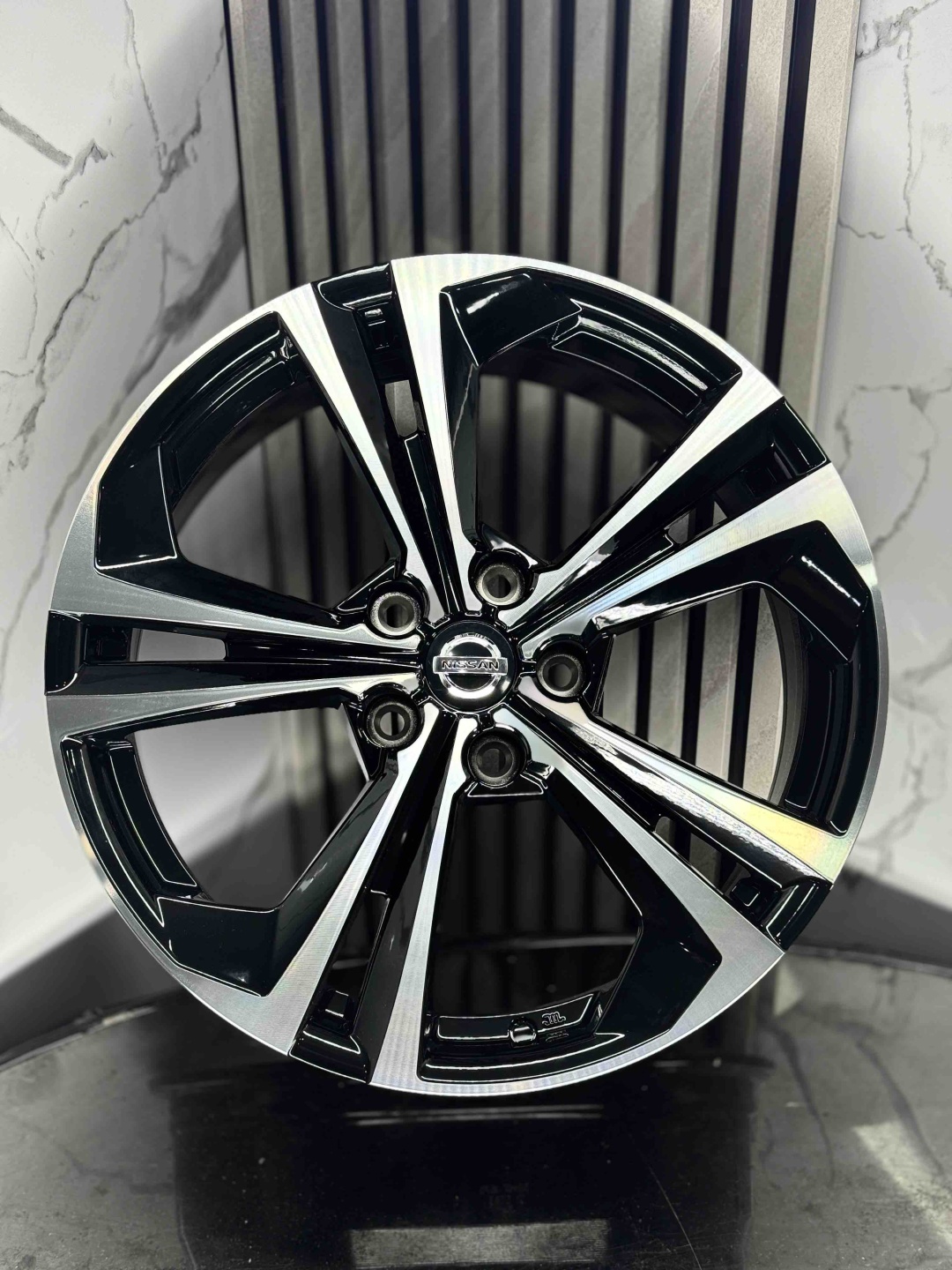 Top Grade T/G 3246 7.5x18/5x114.3 D66.1 ET43 4 диска черный, серебристый