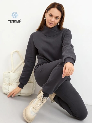Повседневный костюм серый
