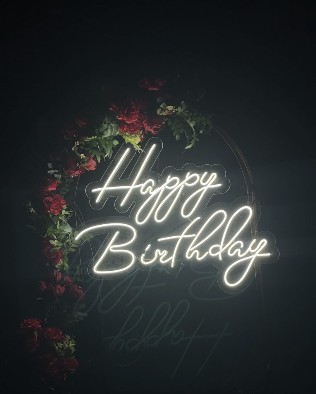 Неоновая вывеска настенный Happy Birthday, теплый белый, холодный белый, белый, желтый, зеленый, красный, розовый, синий, разноцветный, голубой, фиолетовый, оранжевый
