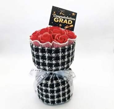 Композиция в коробке Congratulations GRAD роза 11 шт 26 см