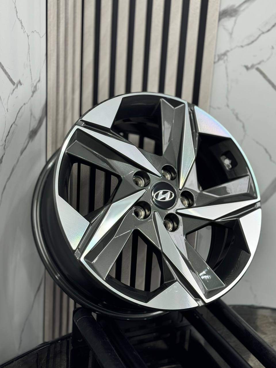 Top Grade Hyundai H3331F 7x17/5x114.3 D67.1 ET49 4 диска серебристый, серый