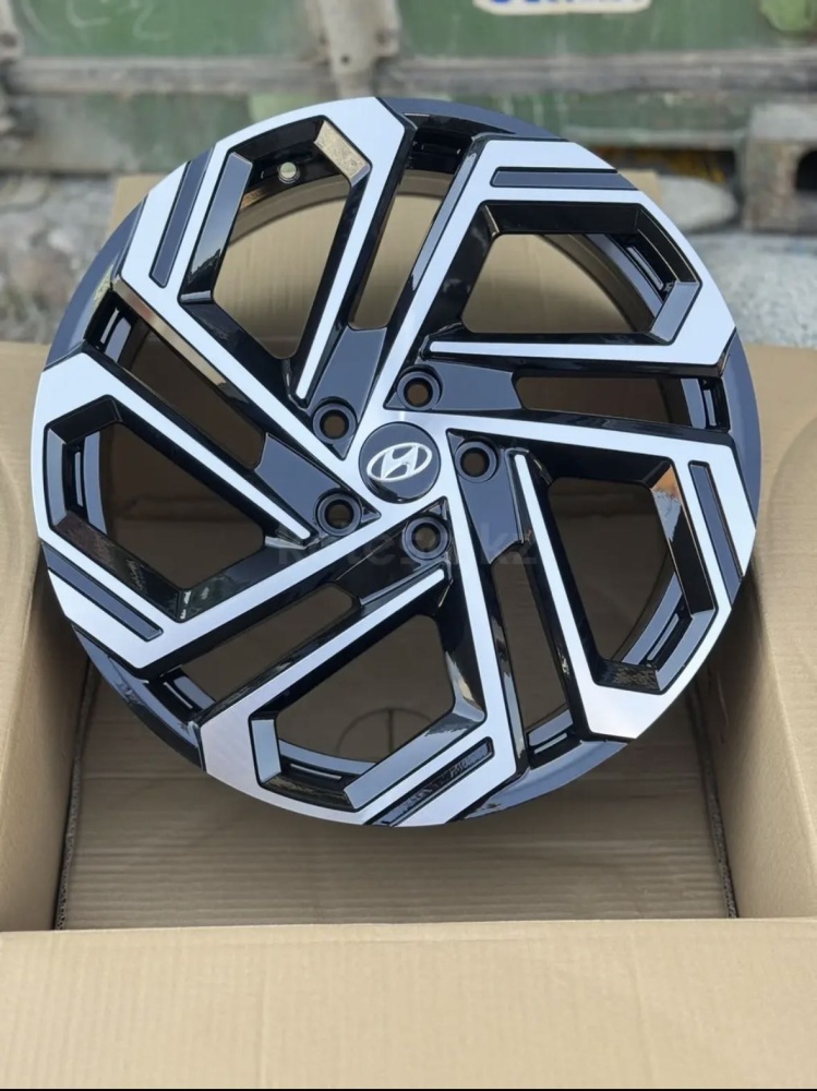 Rainbow Dance Hyundai Tucson 8.5x20/5x114.3 D67.1 ET45 4 диска серебристый, черный