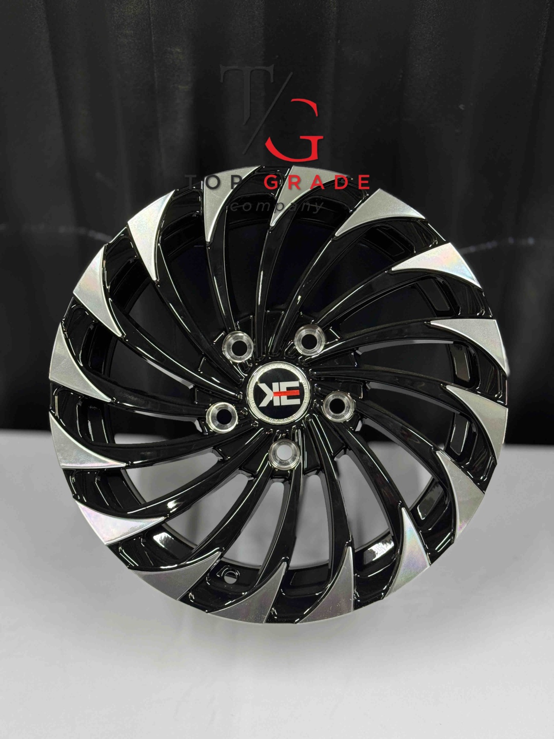Top Grade Top grade0062 6.5x15/5x114.3 D67.1 ET35 4 диска черный, серебристый