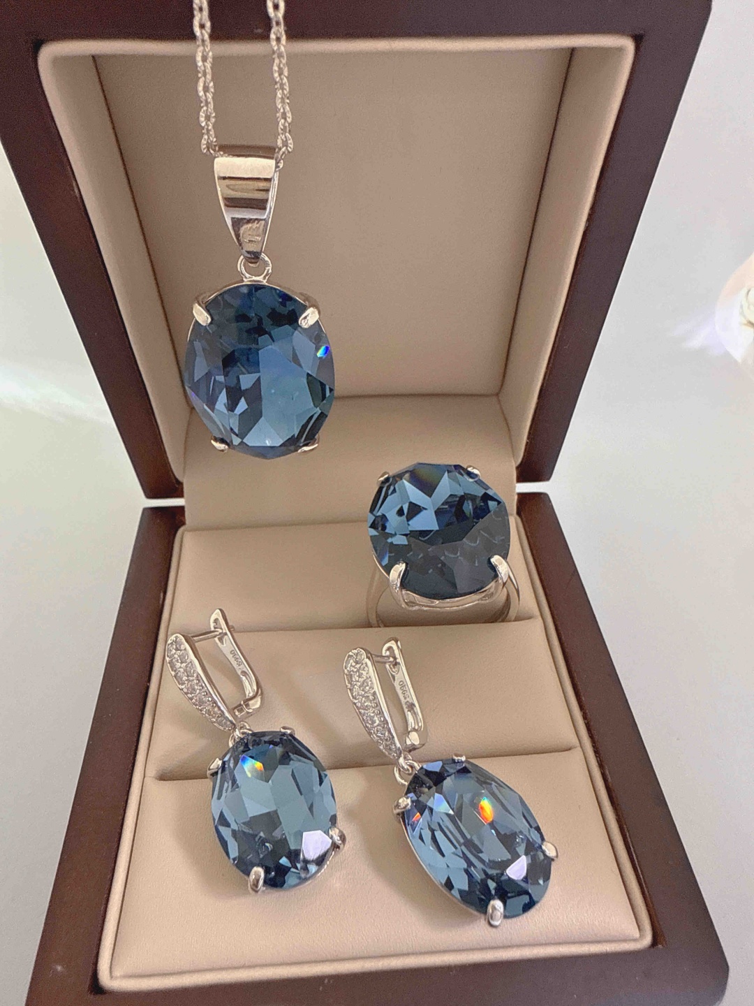 18 КАРАТ 5477 вес 35 г серебро, гранат, топаз Swarovski