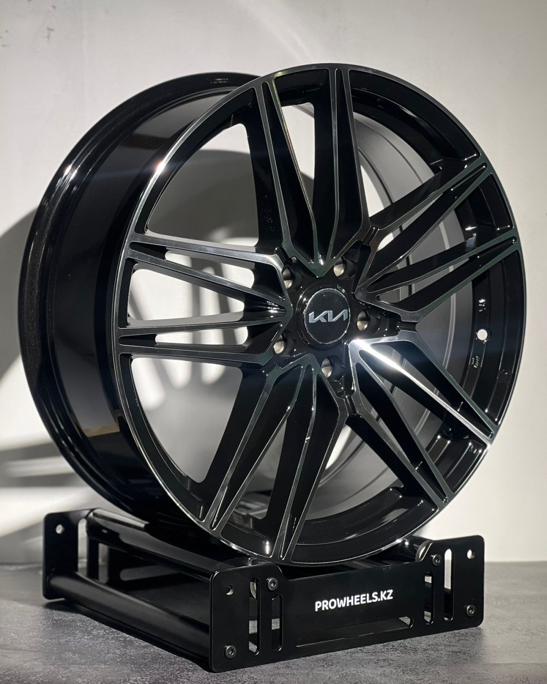 Pro Wheels Prowheels000024 7.5x19/5x114.3 D67.1 ET50 4 диска черный, серебристый
