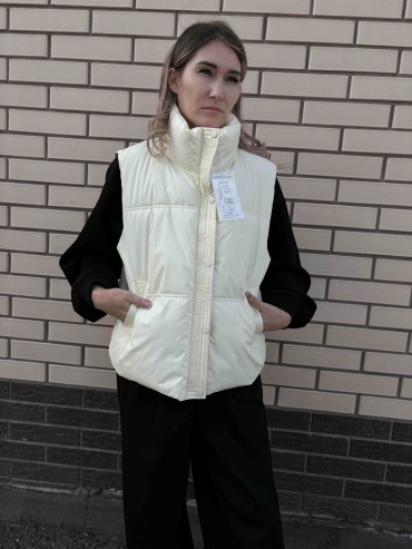Жилет DressCode молочный