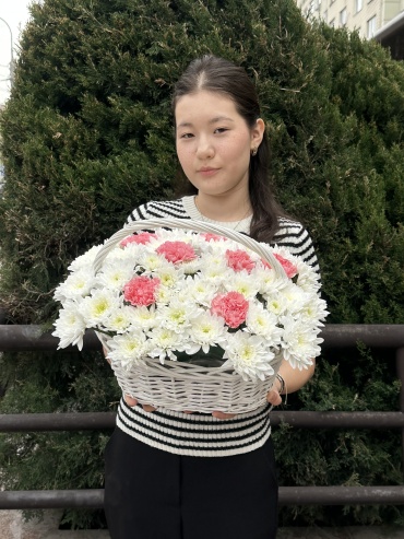 Bloomera Flowers композиция в корзине гвоздика, хризантема 15 шт 40 см
