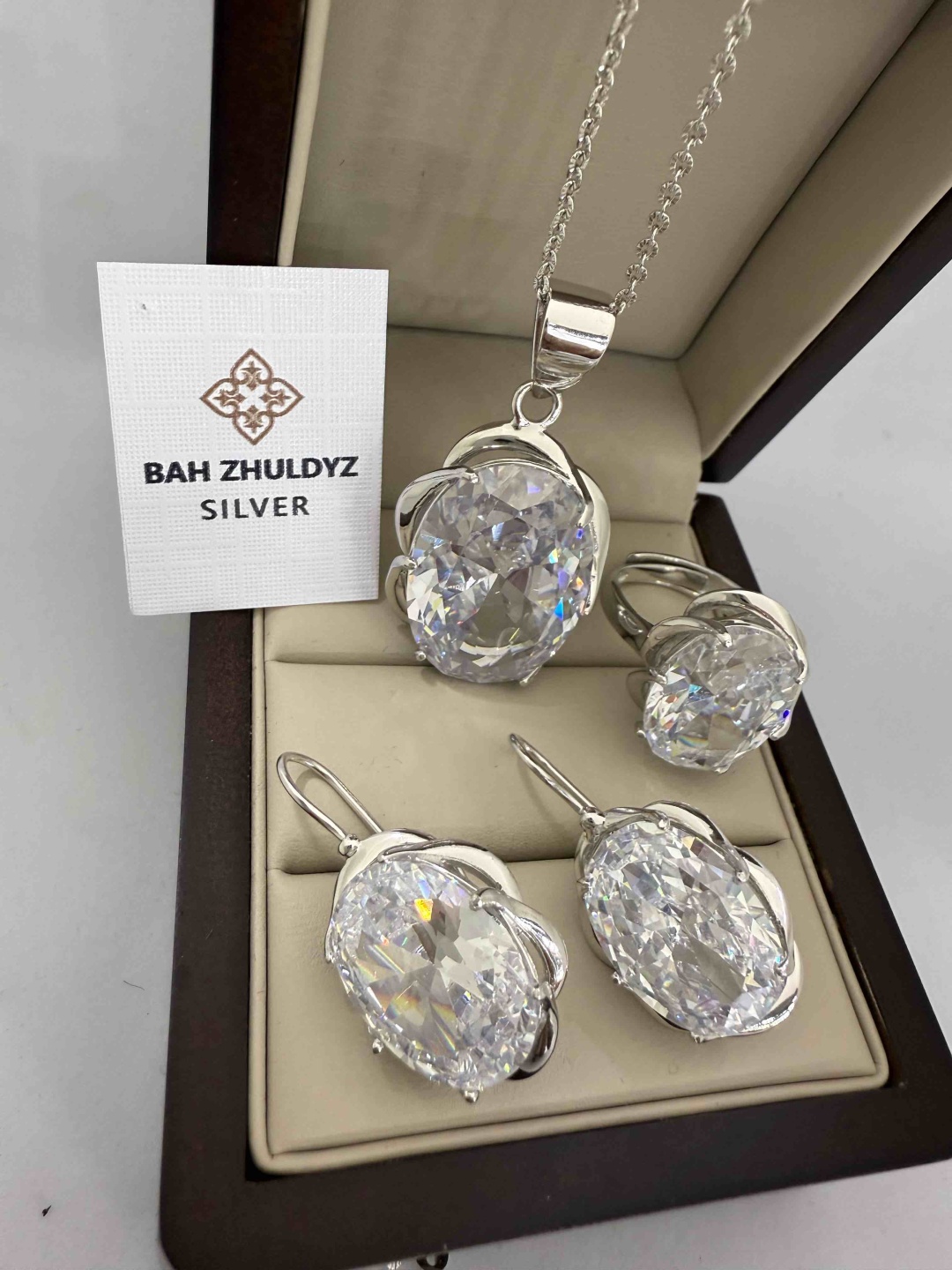 BAH ZHULDYZ 929426918 вес 39.55 г серебро, горный хрусталь
