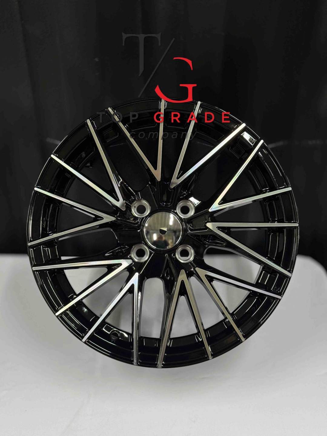 Top Grade Top grade0016 7.5x15/4x100 D67.1 ET35 4 диска черный, серебристый