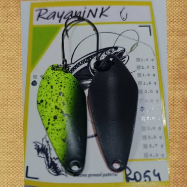 Блесна RAYANINK R054 1 шт 30 мм Салатово-черная с черными точками,на черной подложке.
