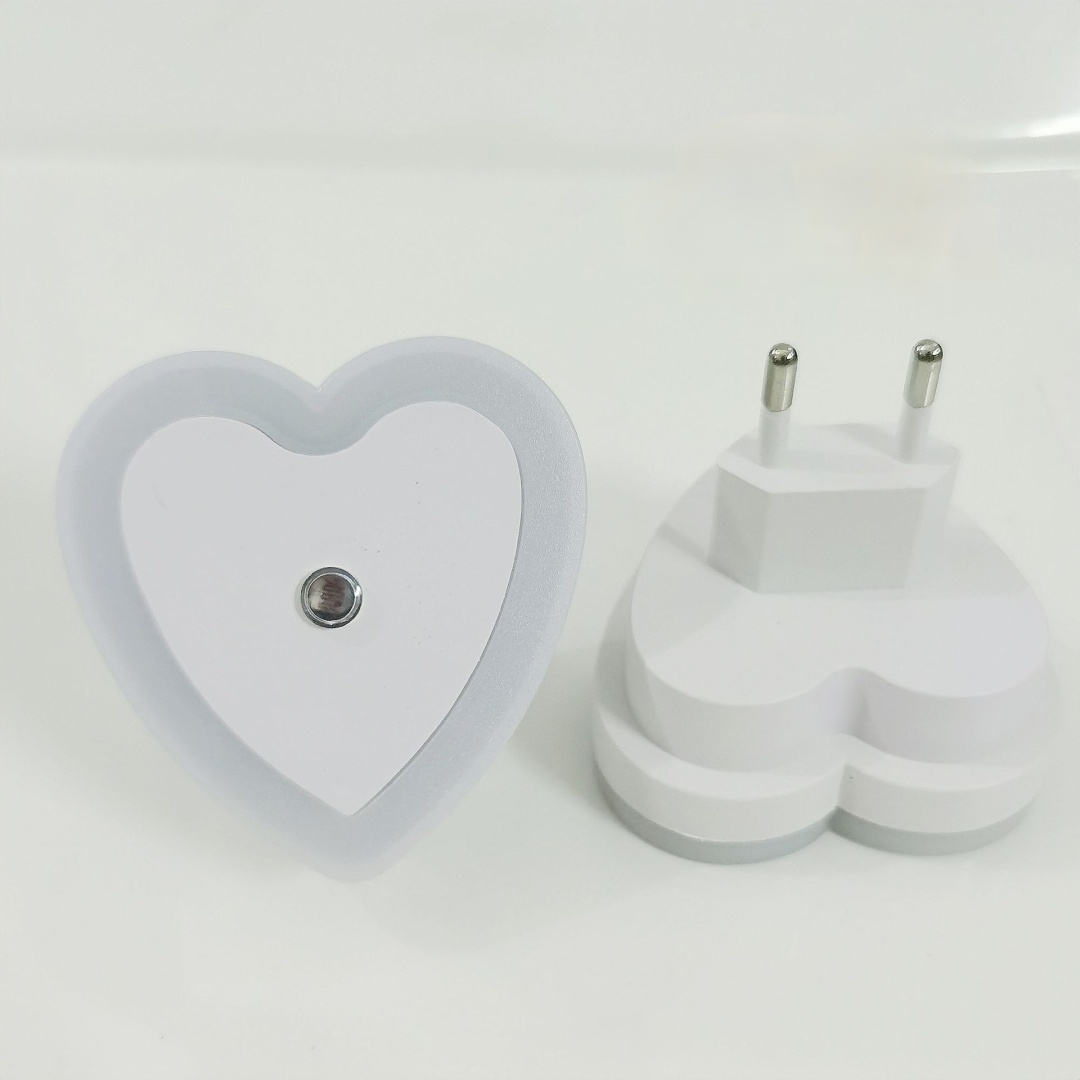 Ночник в розетку в розетку White Heart, белый