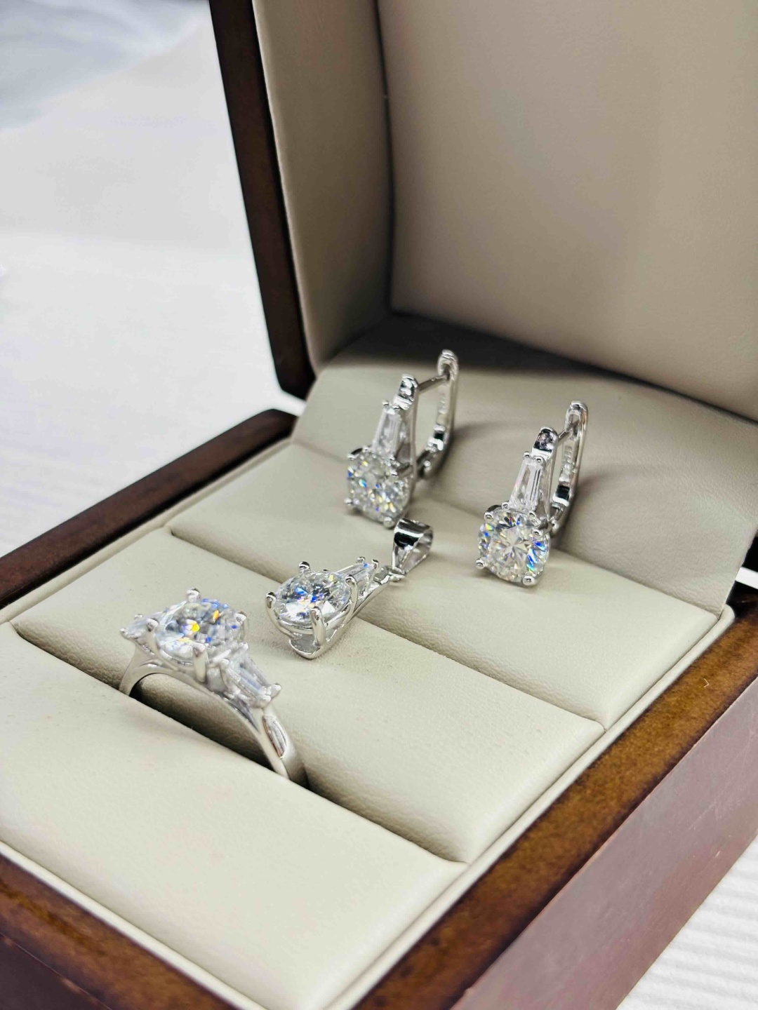 Exclusive S.459 вес 8.5 г серебро, муассанит
