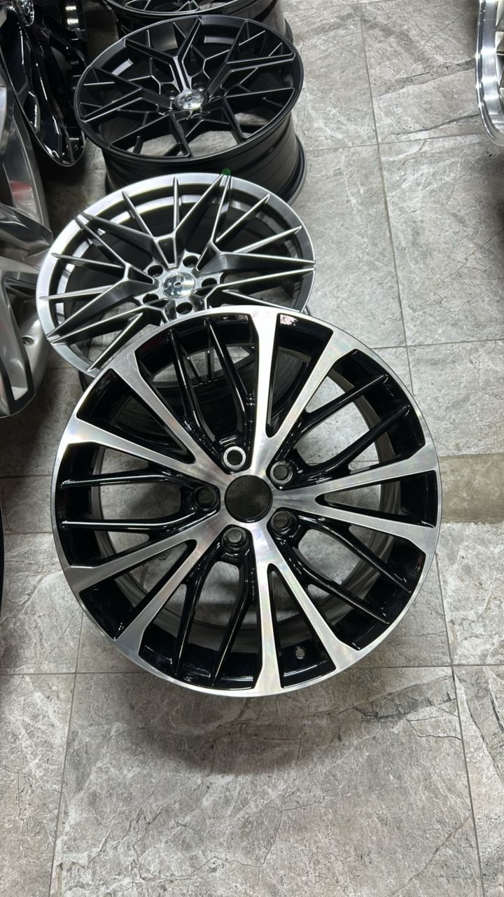 LKN Lkn0602 8x18/5x114.3 D60.1 ET45 4 диска черный, серебристый