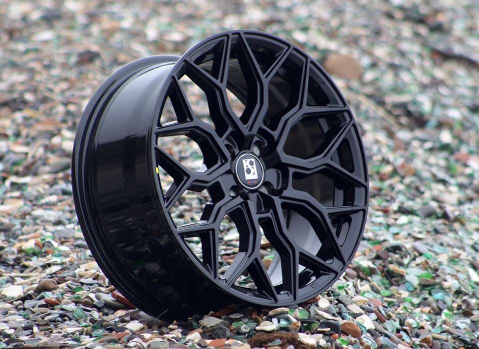 Vossen 9547 7x16/4x100 D67.1 ET35 4 диска черный