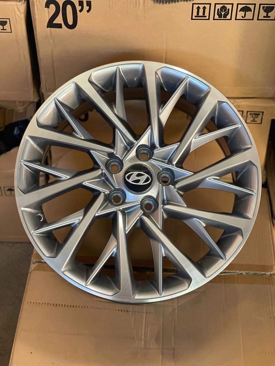 RNO Rno-E652 7.5x18/5x114.3 D67.1 ET45 4 диска серебристый, серый