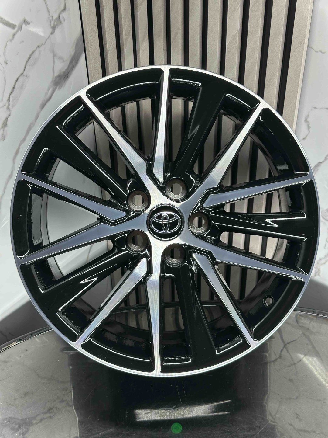 Top Grade H893 8x18/5x114.3 D60.1 ET50 4 диска черный, серебристый