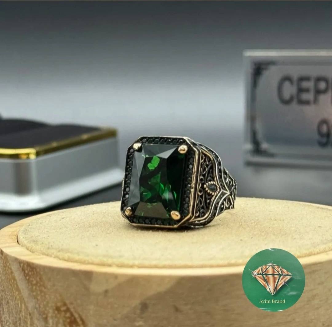 Ayim Brand JJA размер 19.5 вес 17.6 г серебро, изумруд