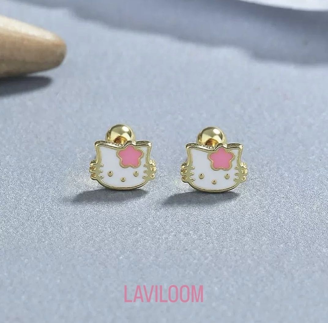 Пусеты LAVILOOM Kitty вес 1 г серебро, сплав покрытый золотом 18К, эмаль