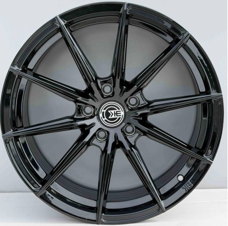 Replica TOP GRADE 001 8x18/5x114.3 D67.1 ET35 4 диска черный