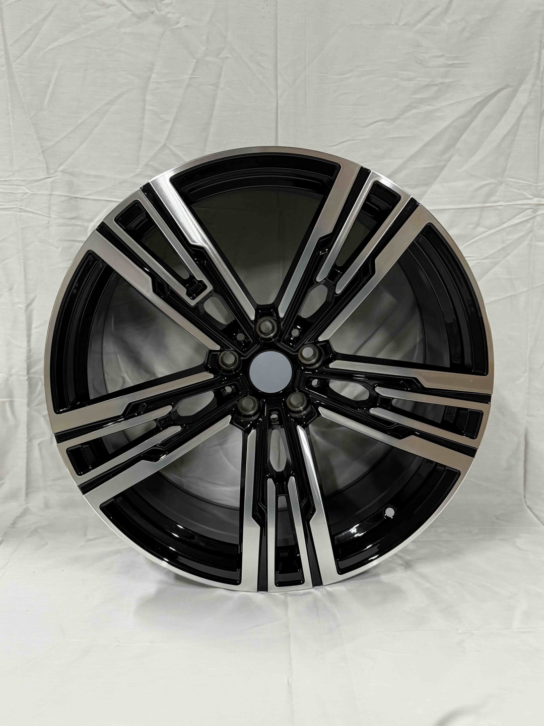 Auher IV230528-630 8.5/10x21/5x112 D66.6 ET28.35 4 диска черный, серебристый