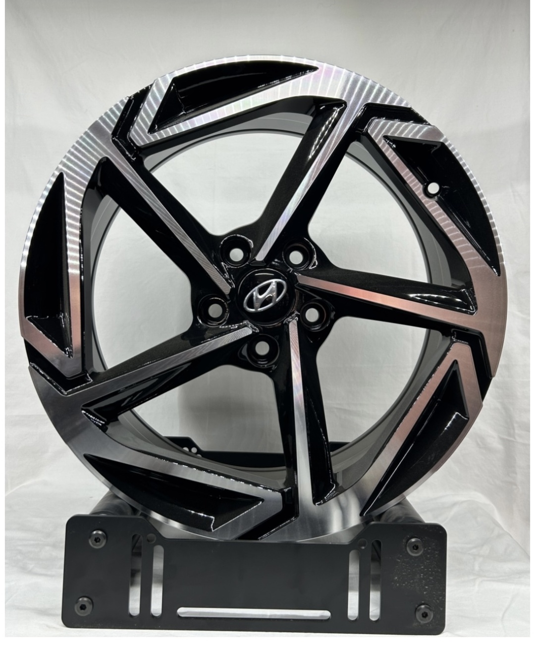 SSM Ssm3212 7.5x18/5x114.3 D67.1 ET45 4 диска черный, серебристый