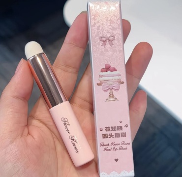 Flower Knows аппликатор для губ 1
