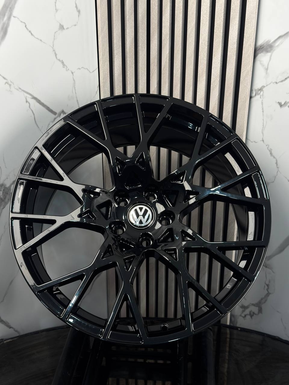 Volkswagen T/G 348-20 9x20/5x112 D66.6 ET25 4 диска черный