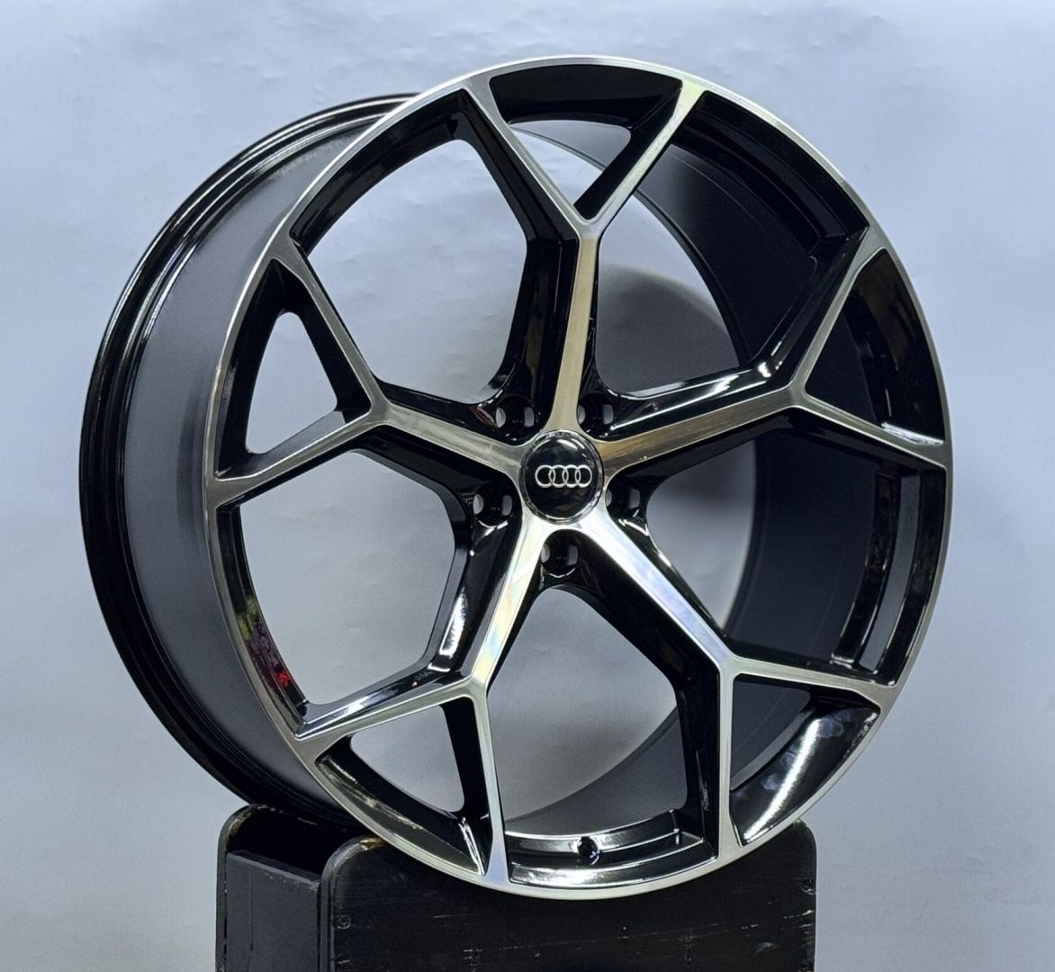 Wheels A5690 Black Polished 9.5x22/5x112 D66.46 ET25 4 диска черный, серебристый, графит