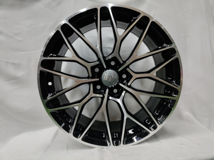 RNO 616 8x18/5x114.3 D67.1 ET35 4 диска черный, серебристый