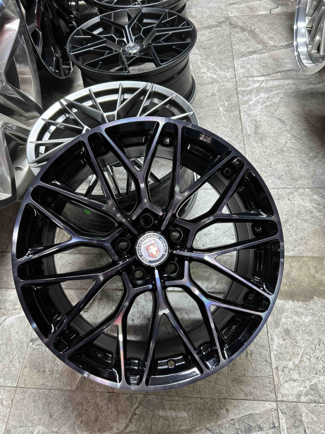 LKN Lkn0206 8x18/5x114.3 D67.1 ET40 4 диска черный, фиолетовый