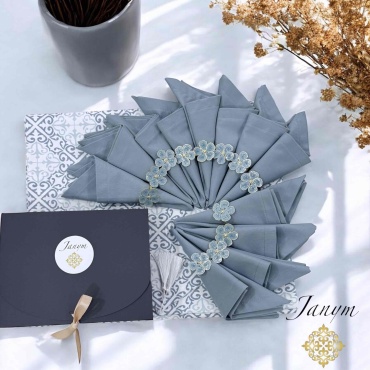 Дорожка с салфетками 12 штук и кольцами 12 штук Blue flowers by Janym 350x50 см, дак, 25 шт