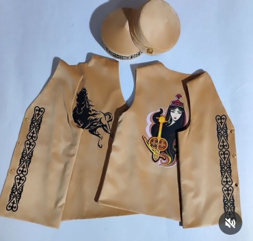 Национальный костюм коричневый