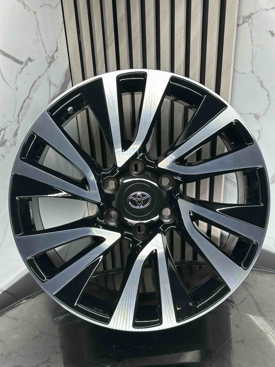 Top Grade H871f 8.5x20/6x139.7 D106.1 ET25 4 диска черный, серебристый
