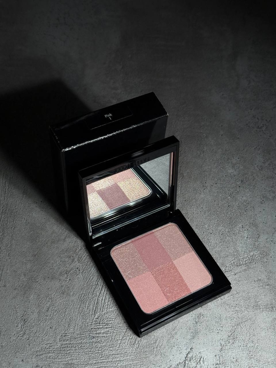 Пудра BOBBI BROWN Bobbi Brown Многофункциональная пудра для лица Brightening Brick Pink 6.6 сухая Pink 1 розовый