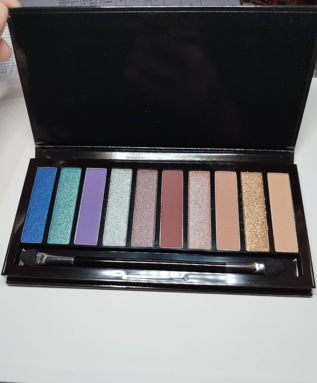 Avon тени прессованные Eyeshadow palette Волшебное мерцание