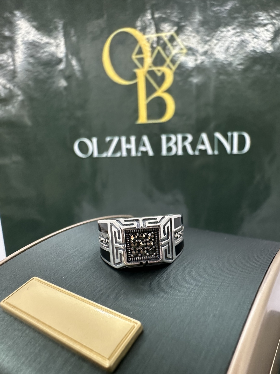 OLZHA BRAND R11 размер 18 вес 4 г серебро, без вставок