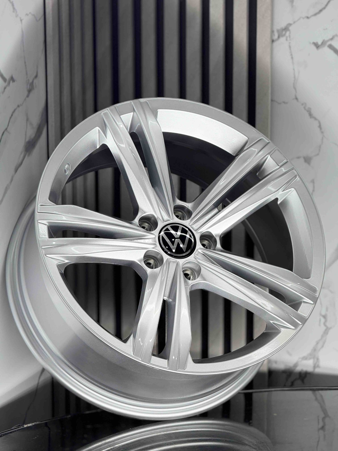 Volkswagen T/G 3111 8x18/5x112 D57.1 ET35 4 диска серебристый