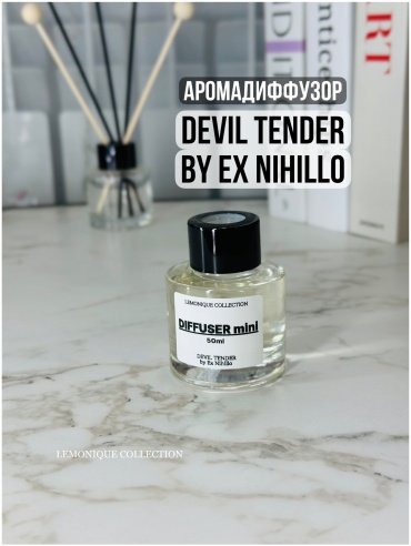 Диффузор с палочками Верхние ноты: Розовый перец, Персик, Розовый грейпфрут и Бергамот; средние ноты: Розовая вода, Болгарская роза, Розовые лепестки и Чай; базовые ноты: Замша, Гелиотроп, Ваниль, Сандал и Экстракт белого кедра. 50 мл