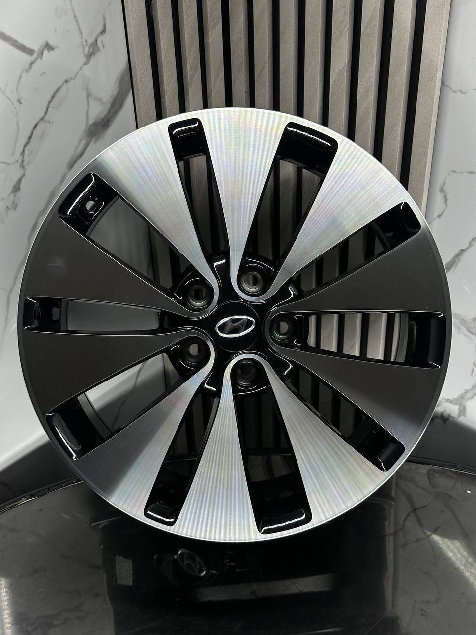 Top Grade Kia/hyundai 5333 7.5x18/5x114.3 D67.1 ET46 4 диска черный, серебристый