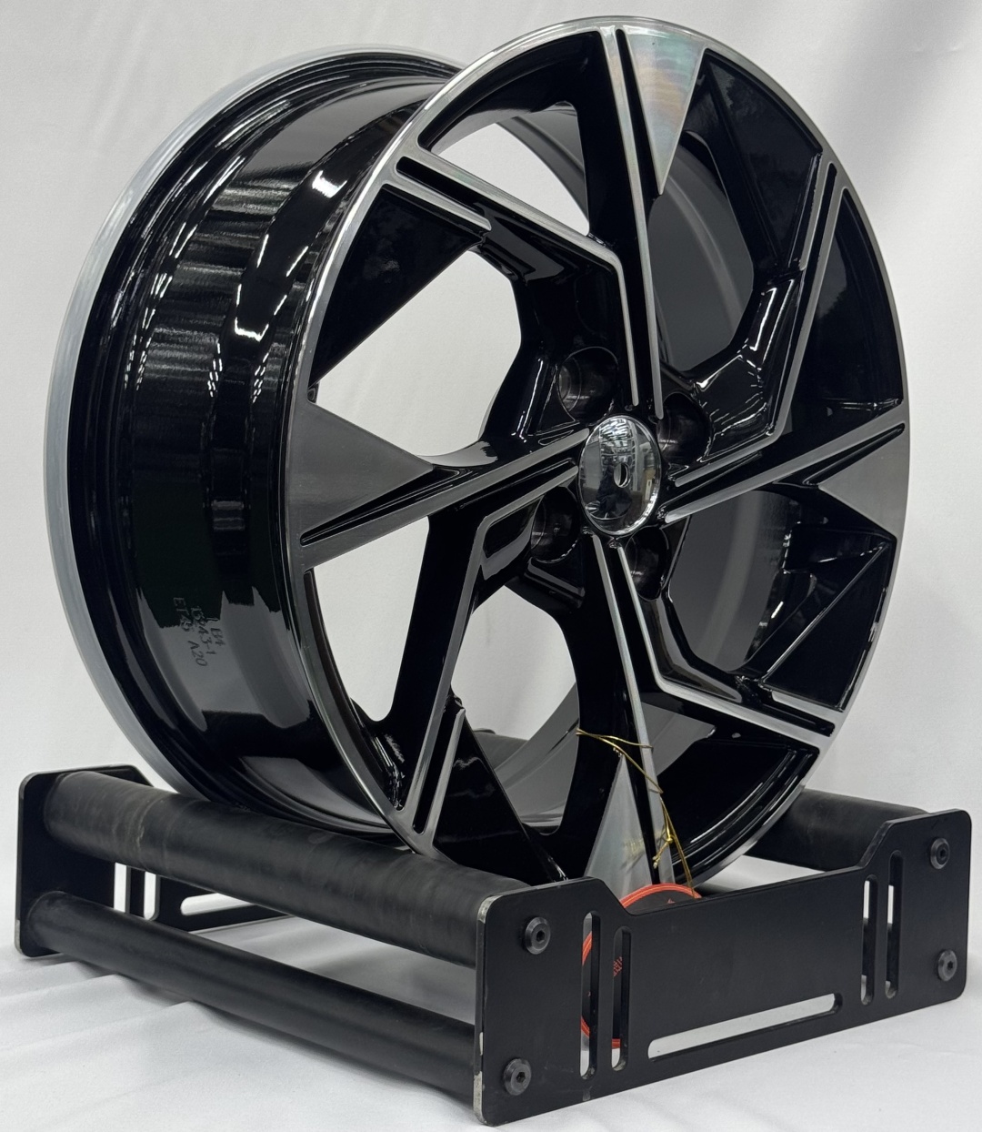 Wheels 1265 6.5x16/4x100 D54.1 ET45 4 диска черный, серебристый