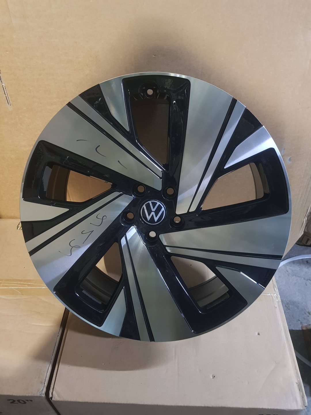 REW Volkswagen Skoda Audi Mercedes Benz FBX231-20 8x20/5x112 D57.1 ET34 4 диска черный, серебристый