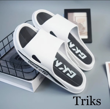 Шлепанцы TRIKS белый