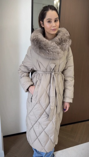 Зимняя куртка бежевый